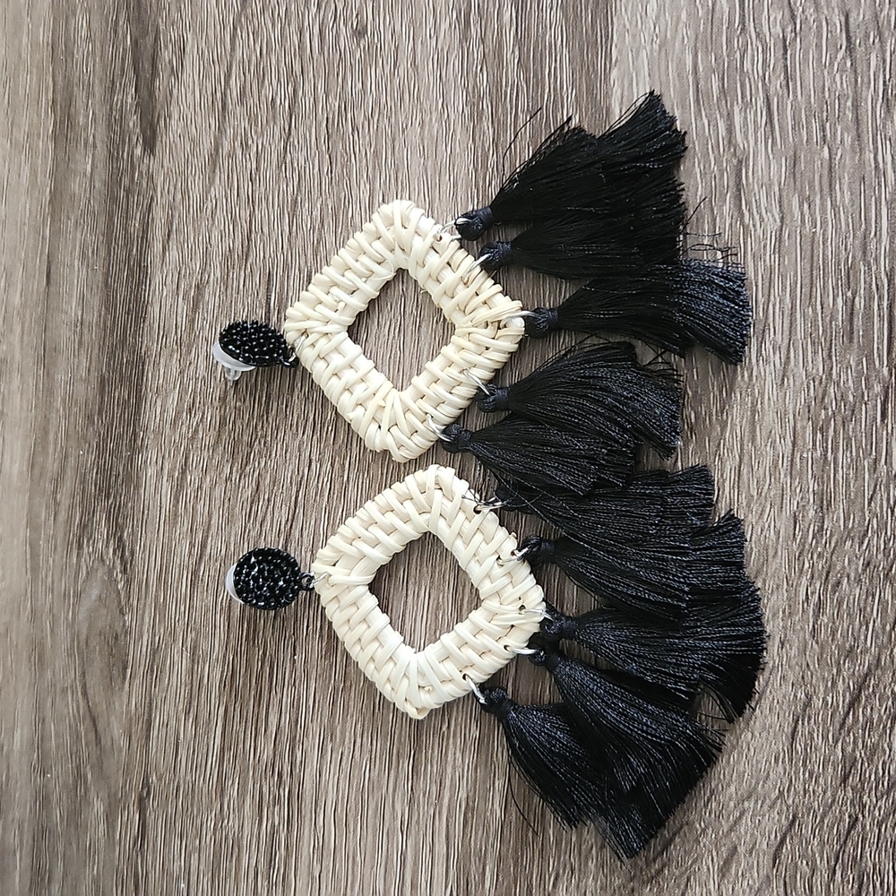 Chic Tassel and Rattan Boho Statement Earrings - Picture 3 of 6